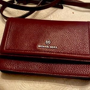 Gently used Michael Kors wallet chocolate brown. Optional purse strap
